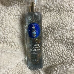 Bath & Body Works Frosted Coconut Snowball Fine Fragrance - Blue